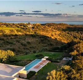 4 bedroom villa with infinity pool and sea views near Noto, Sicily, sleeps 8